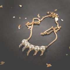 Pearl Claw Necklace av max