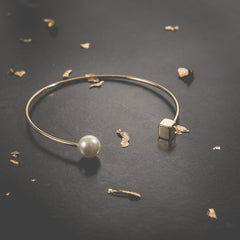 Pearl and Gold Cuff Bracelet av max 